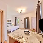 Aparthotel Thomas 4*